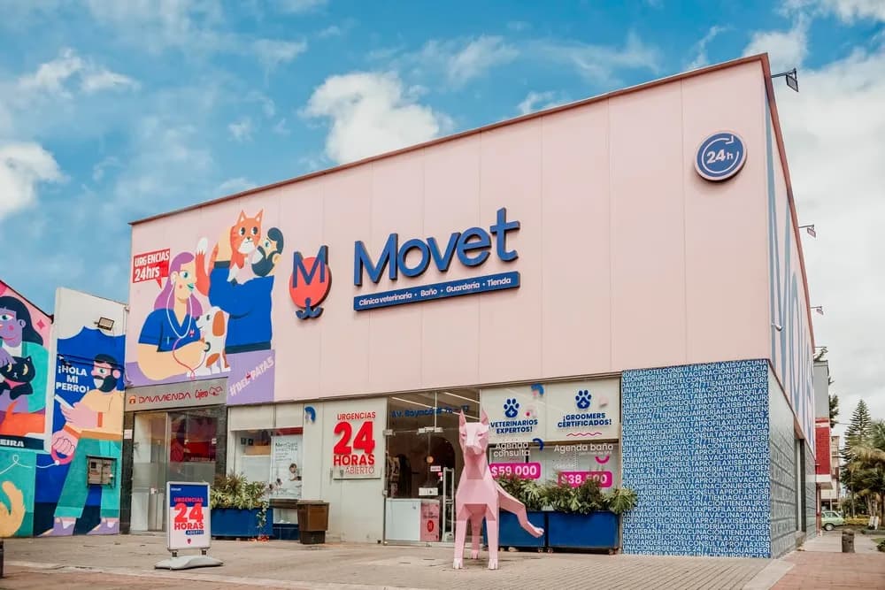 Fachada y entrada de Clínica Veterinaria Movet Castilla, sede Movet en Castilla, Bogotá