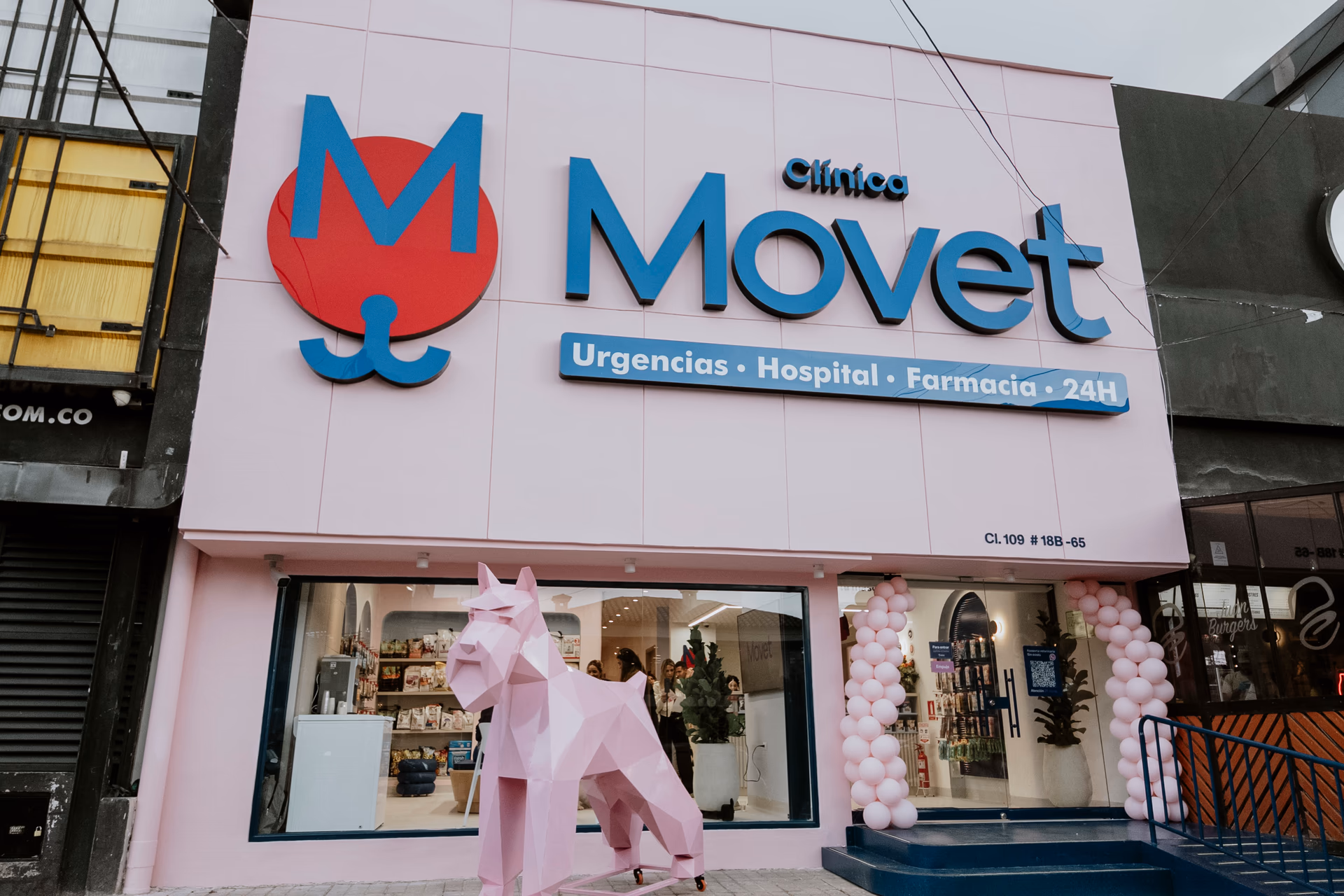 Fachada y entrada de Clínica Veterinaria Movet Calle 109, sede Movet en San Patricio · Santa Bárbara · Santa Paula · Navarra, Bogotá