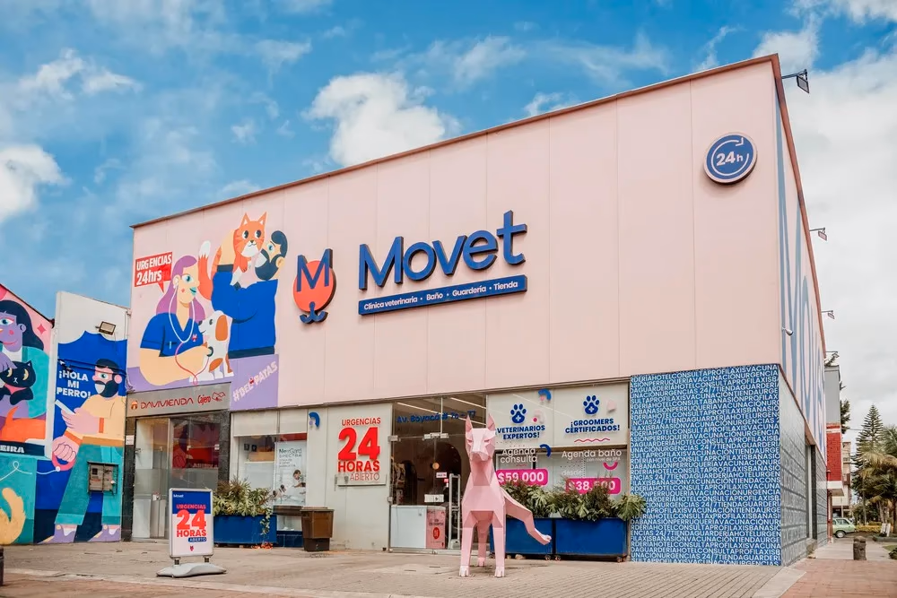 Fachada y entrada de Clínica Veterinaria Movet Castilla, sede Movet en Castilla, Bogotá