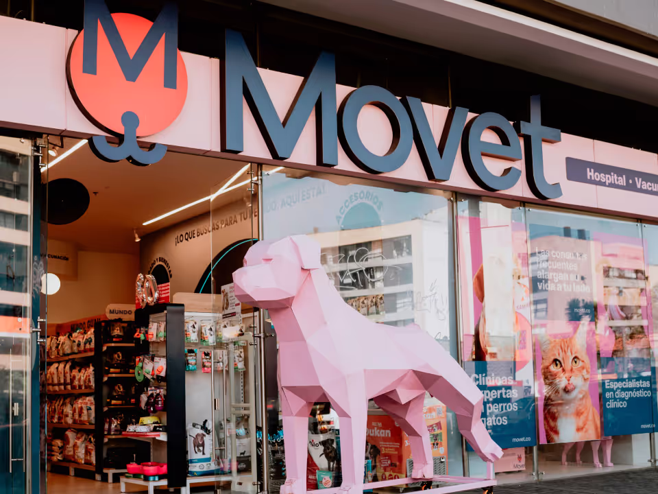 Fachada y entrada de Clínica Veterinaria Movet Chapinero, sede Movet en Chapinero, Bogotá